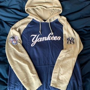 NY Yankees pullover hoodie. Mens size XL